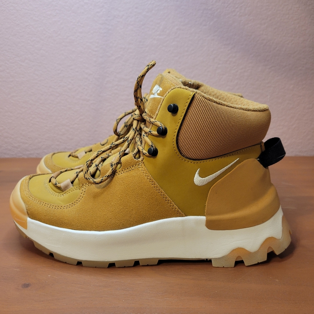 Nike city Classic boots size 7